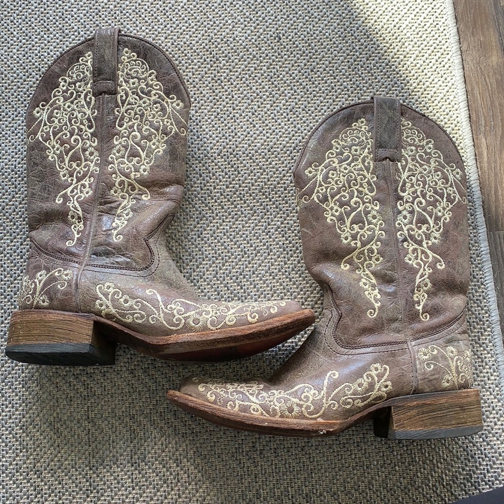 Corral Brown Leather Embroidered Heeled Cowboy Boots
